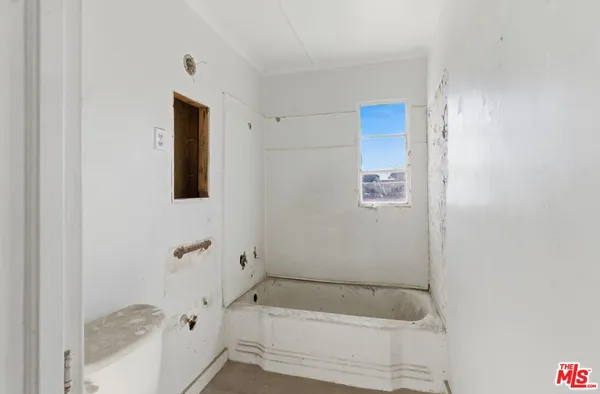 an empty room with a empty space and window