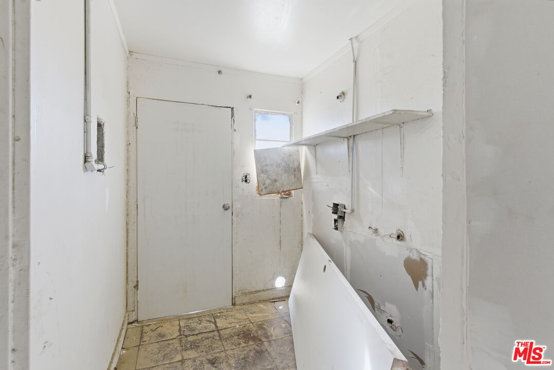13879 Carson Street Trona, CA 93562 - Photo 24 of 29 a bathroom with a bathtub and a shower