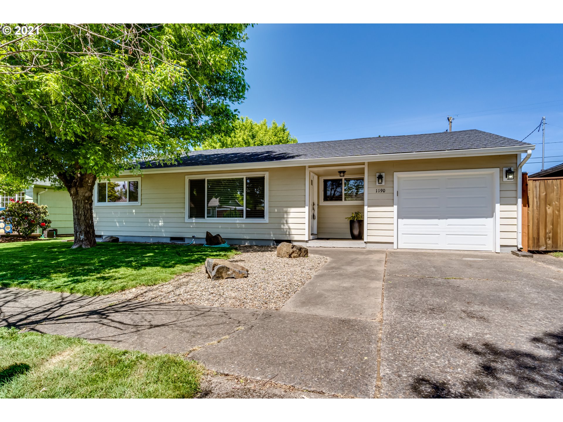 1190 Quinalt Street Springfield, OR 97477 - Photo 2 of 29