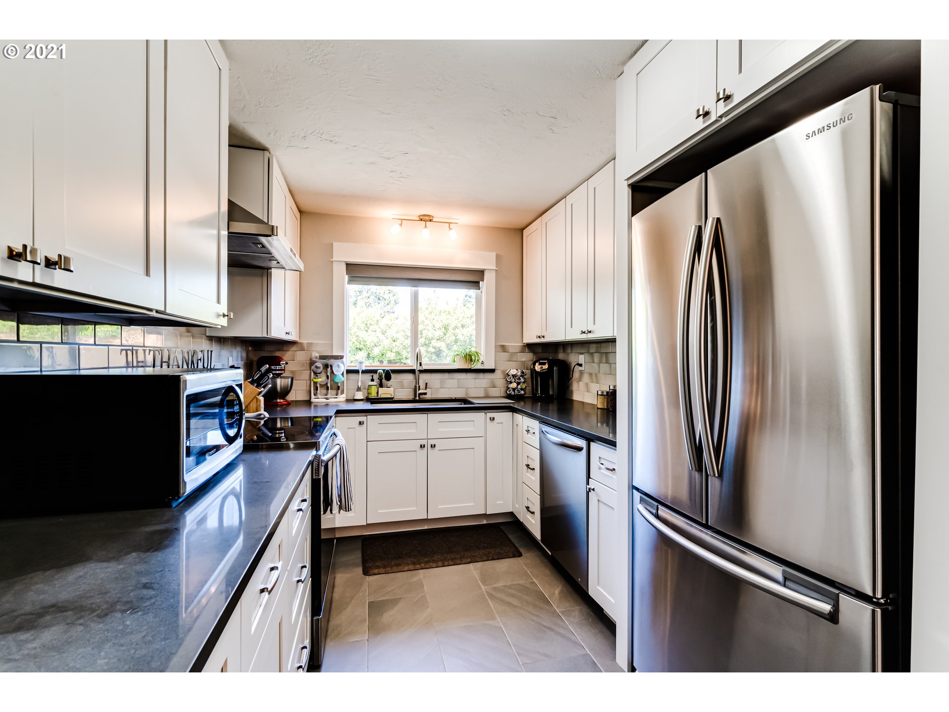 1190 Quinalt Street Springfield, OR 97477 - Photo 11 of 29