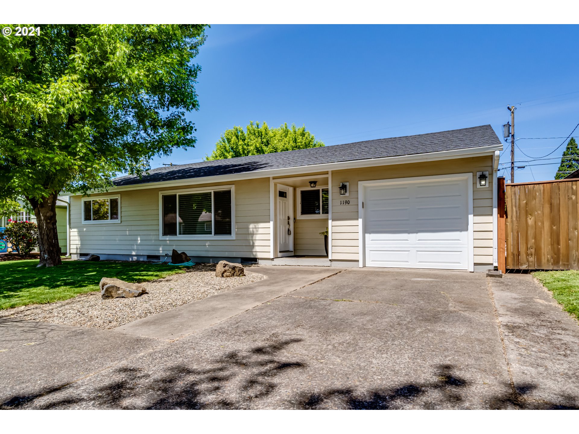 1190 Quinalt Street Springfield, OR 97477 - Photo 3 of 29