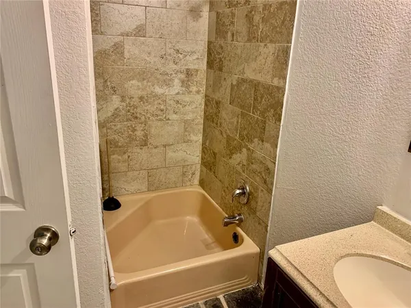 $1,550 | 2038 19th Avenue West, Bradenton, FL 34205