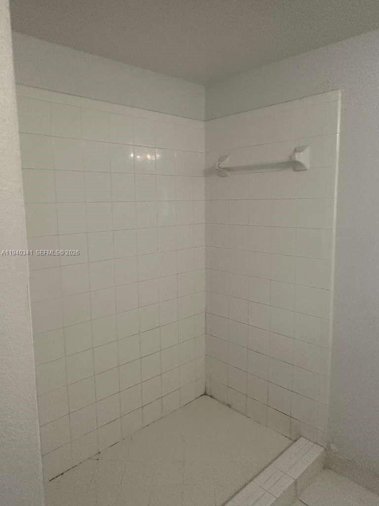 15460 Southwest 284th Street, Unit 4301 Homestead, FL 33033 - Photo 6 of 17 a bathroom with a shower