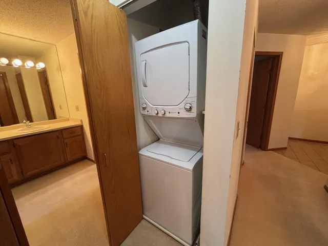 $174,900 | 7614 York Avenue South, Unit 3117, Edina, MN 55435