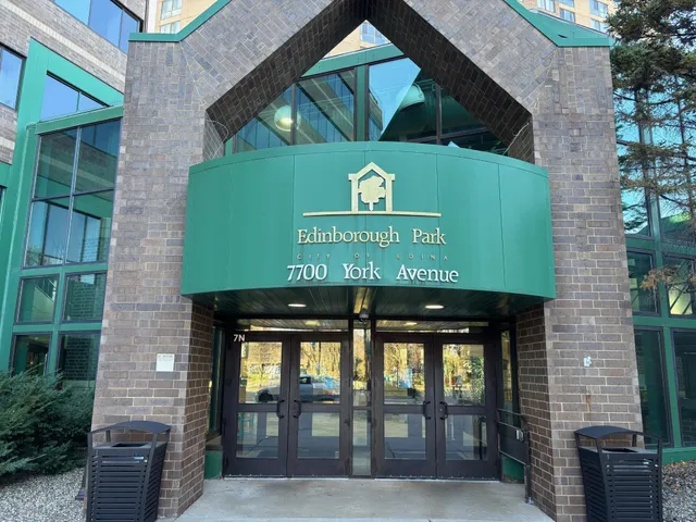 $174,900 | 7614 York Avenue South, Unit 3117, Edina, MN 55435