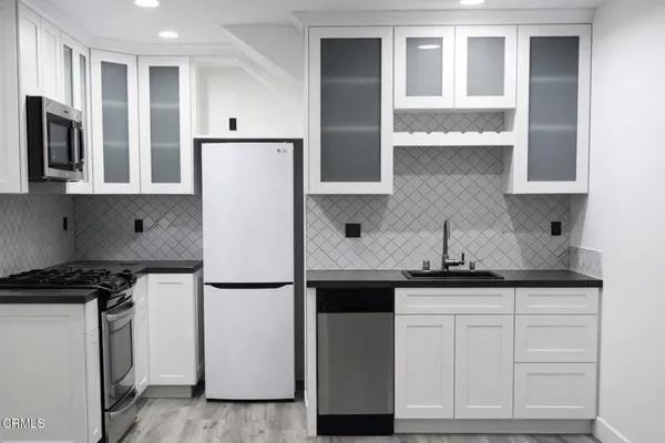 $3,950 | 214 42nd Street, Manhattan Beach, CA 90266