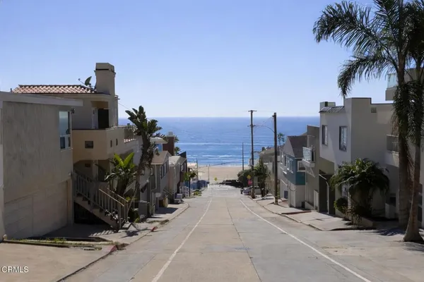 $3,950 | 214 42nd Street, Manhattan Beach, CA 90266