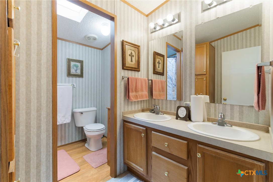 5231 State Highway 95 Temple, TX 76502 - Photo 18 of 24 Bathroom 2 - Guest