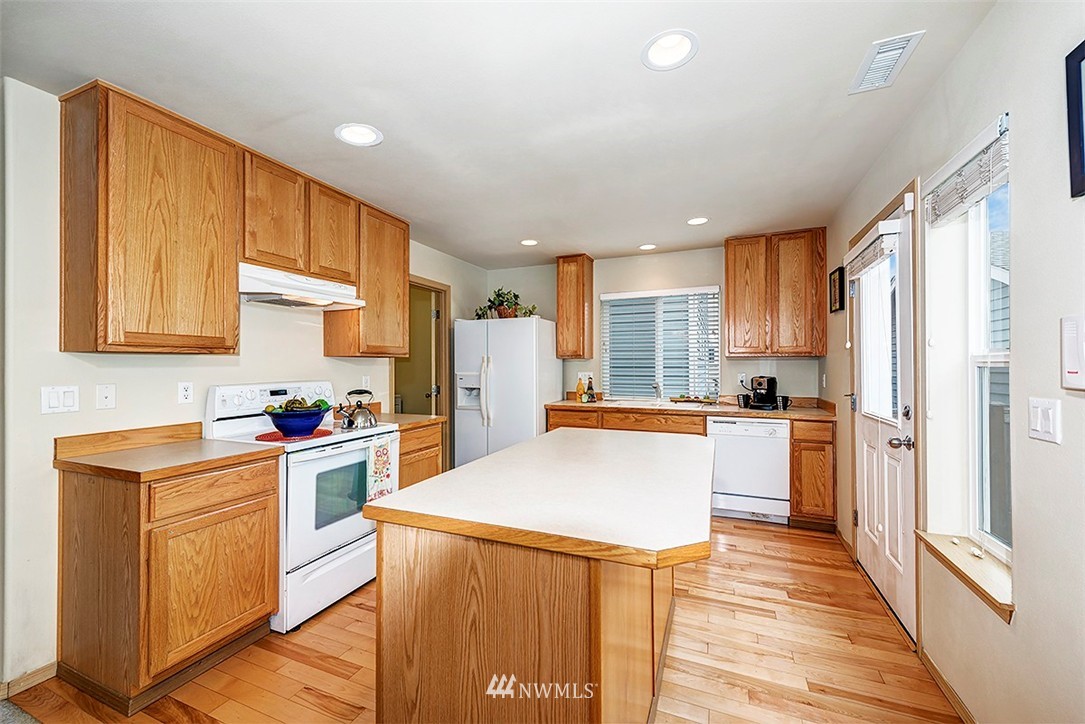 9032 228th Way Northeast Redmond, WA 98053 - Photo 7 of 17