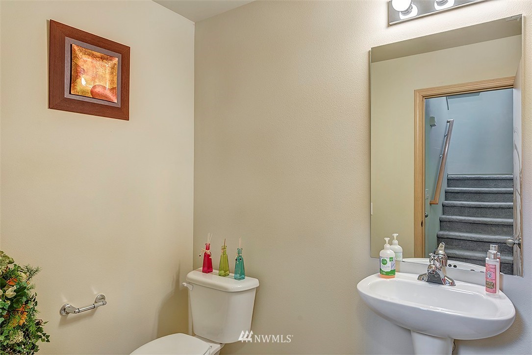 9032 228th Way Northeast Redmond, WA 98053 - Photo 9 of 17