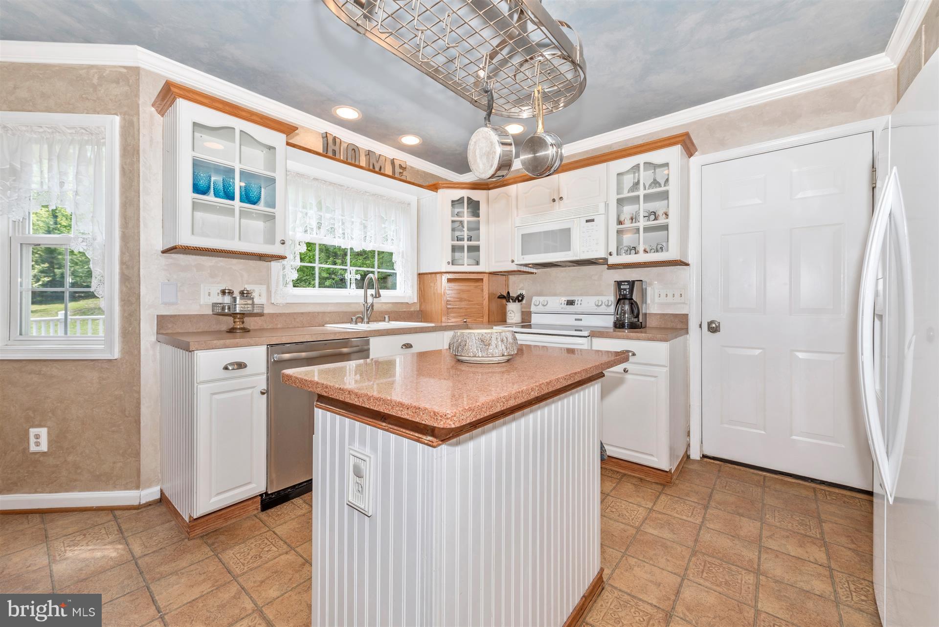 11217 Coppermine Road Woodsboro, MD 21798 - Photo 8 of 30 Spacious Country Kitchen With Isalnd