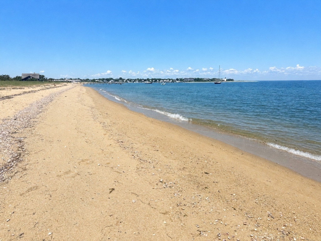 23 Calebs Common Circle Edgartown, MA 02539 - Photo 4 of 6