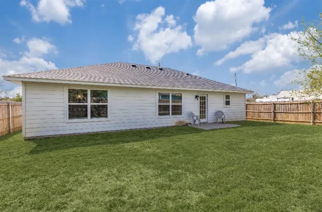 a view of a house with a backyard