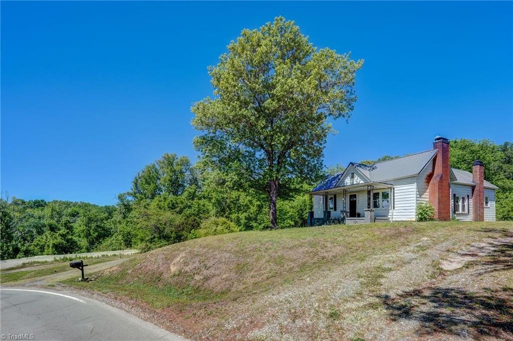 2102 Carolina Mill Road Burlington, NC 27217 - Photo 2 of 34