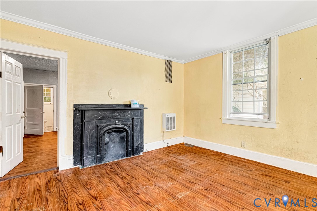 3301 Main Street Petersburg, VA 23803 - Photo 4 of 18 a bedroom with a bed and a window