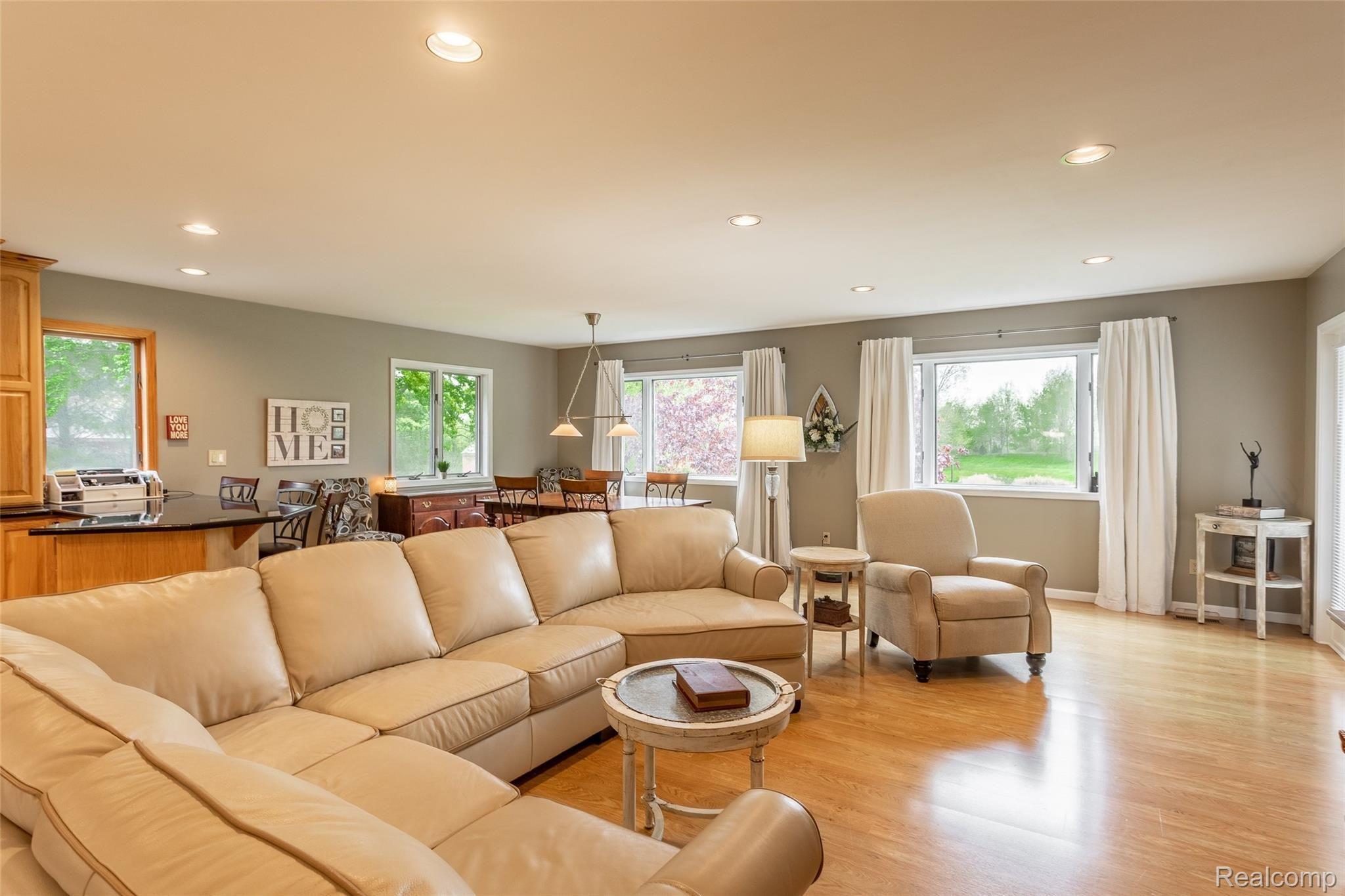 1279 Jewell Road Milan, MI 48160 - Photo 20 of 42 Jewell Living Room