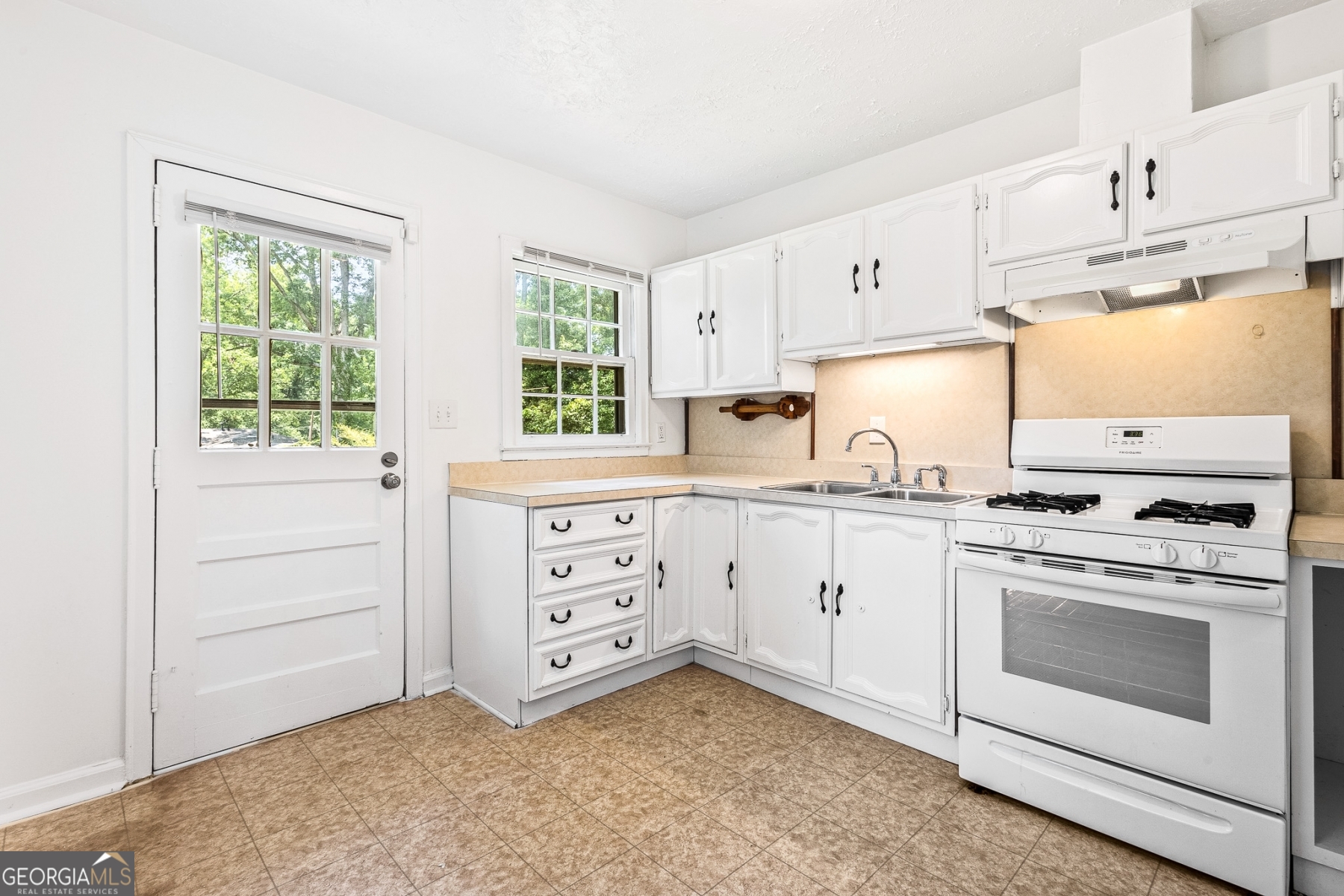 4150 Hanes Drive Decatur, GA 30035 - Photo 7 of 18 Gallery Image 7