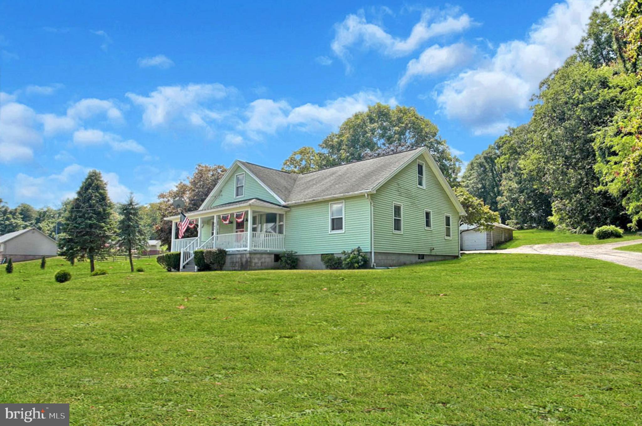 545 Paddletown Road Etters, PA 17319 - Photo 3 of 31 Gallery Image 3