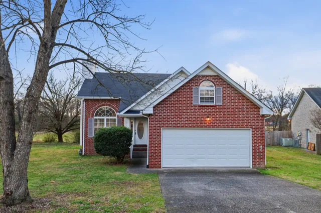 $369,900 | 620 Creekfront Drive, Mount Juliet, TN 37122