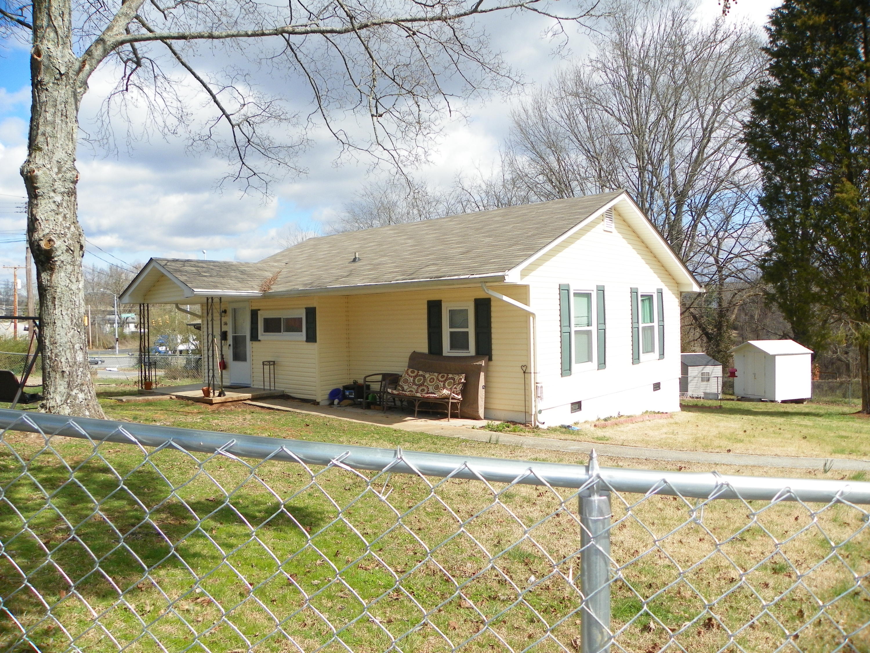 186 Johnson Road Oak Ridge, TN 37830 - Photo 2 of 20 186 Johnson 003
