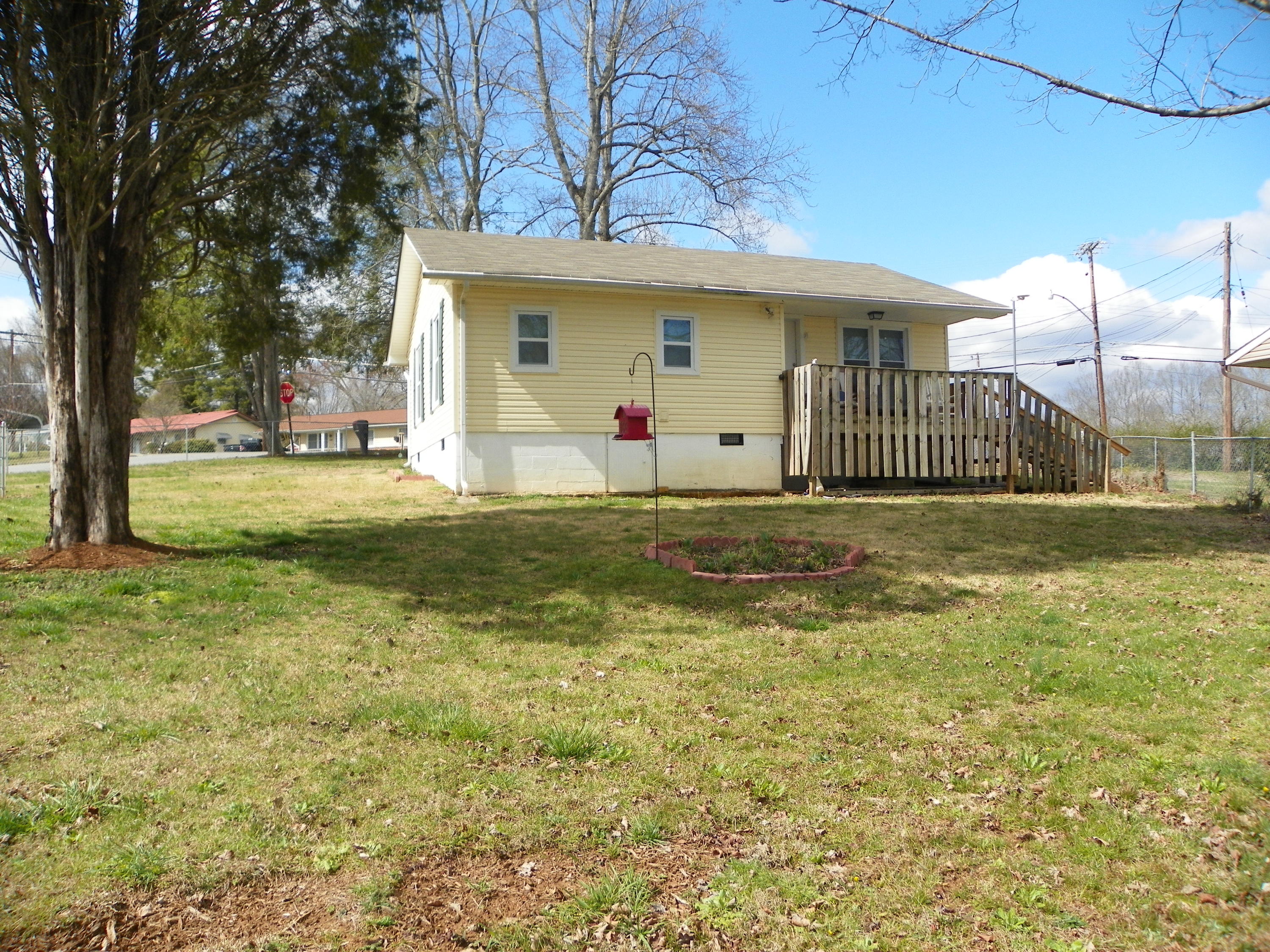 186 Johnson Road Oak Ridge, TN 37830 - Photo 4 of 20 186 Johnson 011