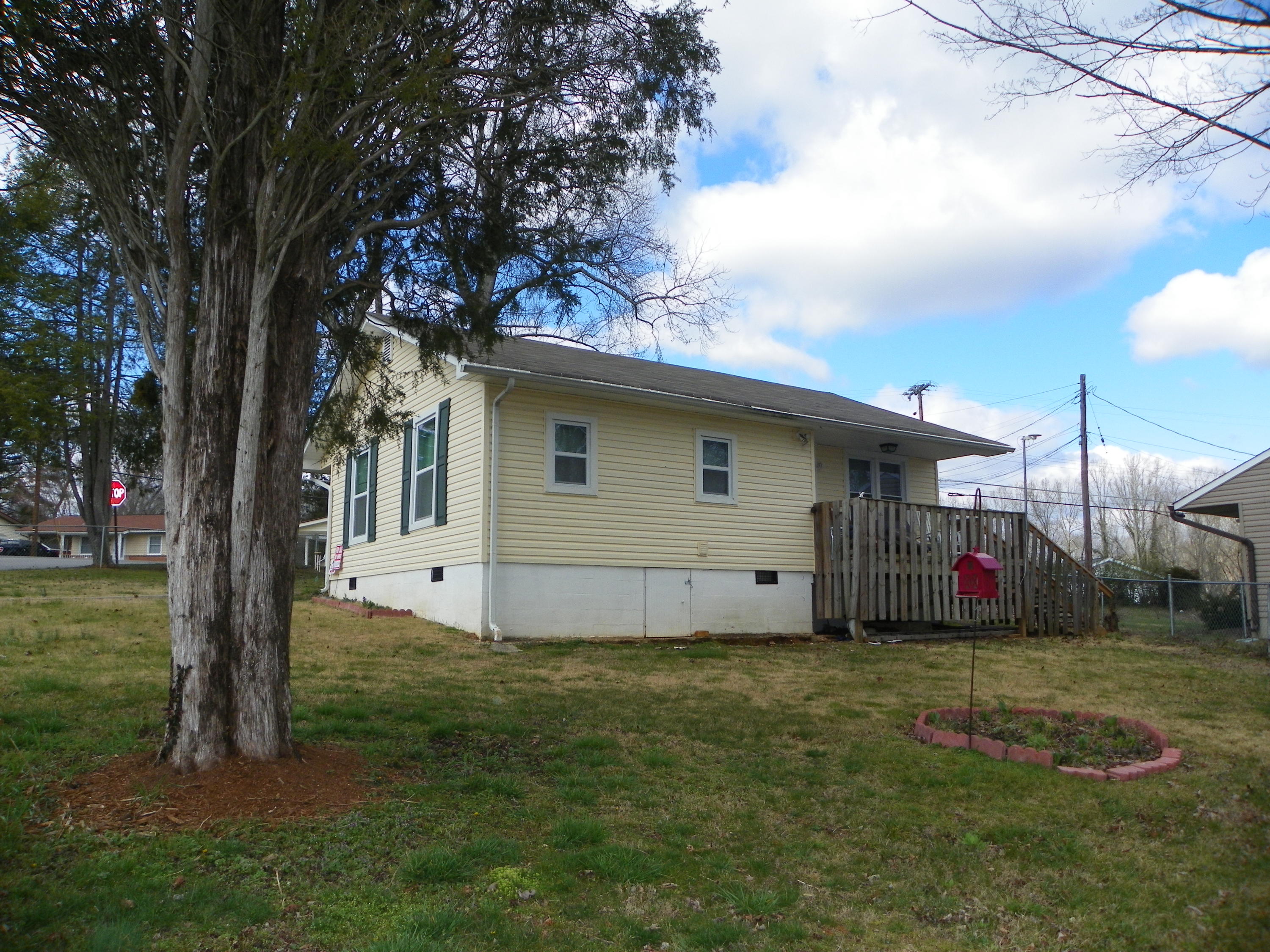 186 Johnson Road Oak Ridge, TN 37830 - Photo 5 of 20 186 Johnson 001