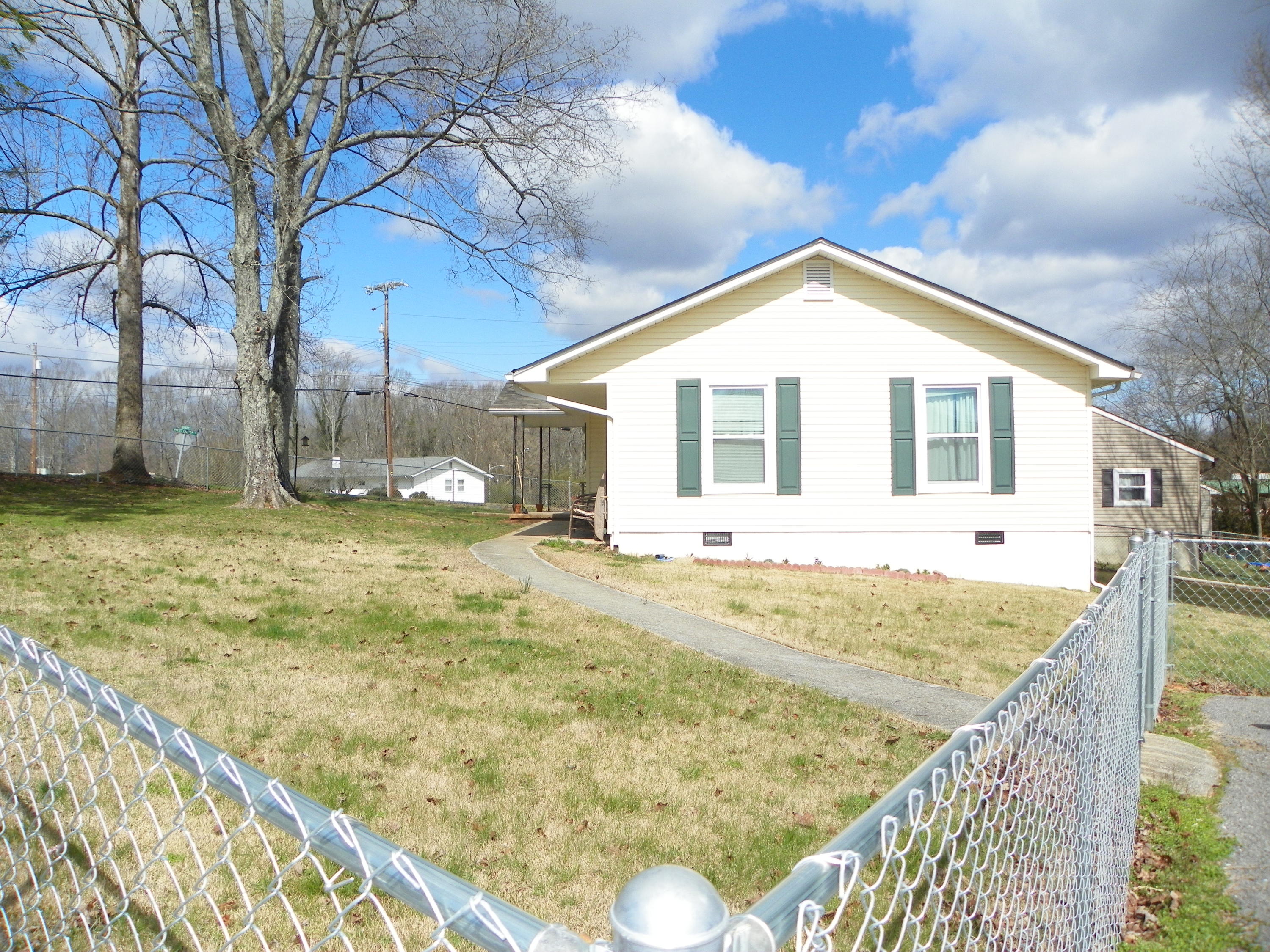 186 Johnson Road Oak Ridge, TN 37830 - Photo 6 of 20 186 Johnson 002