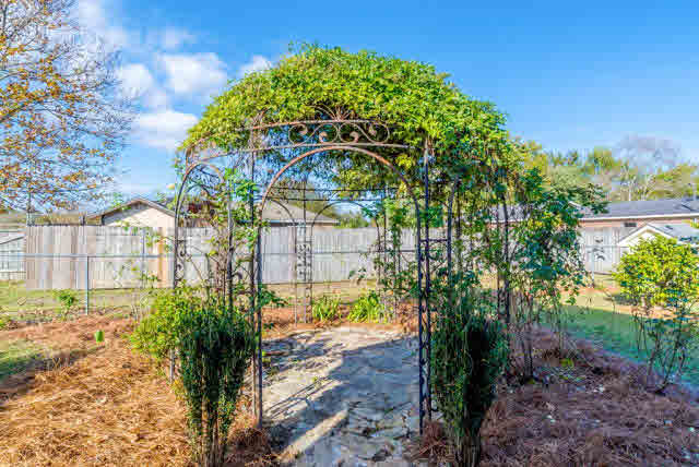 1511 Mulberry Lane Foley, AL 36535 - Photo 19 of 34 Garden Arbor