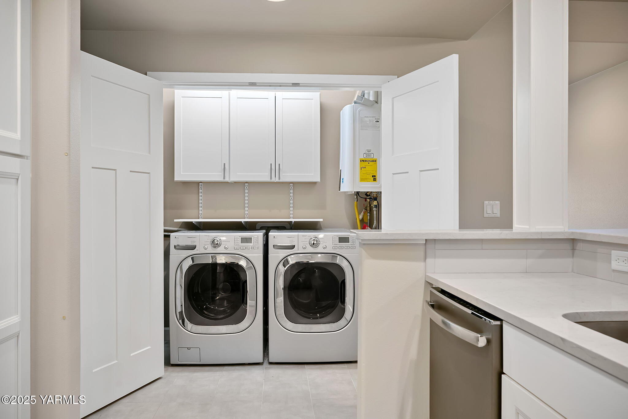 8905 Occidental Road, Unit 301A Yakima, WA 98903 - Photo 18 of 24 a utility room with dryer and washer
