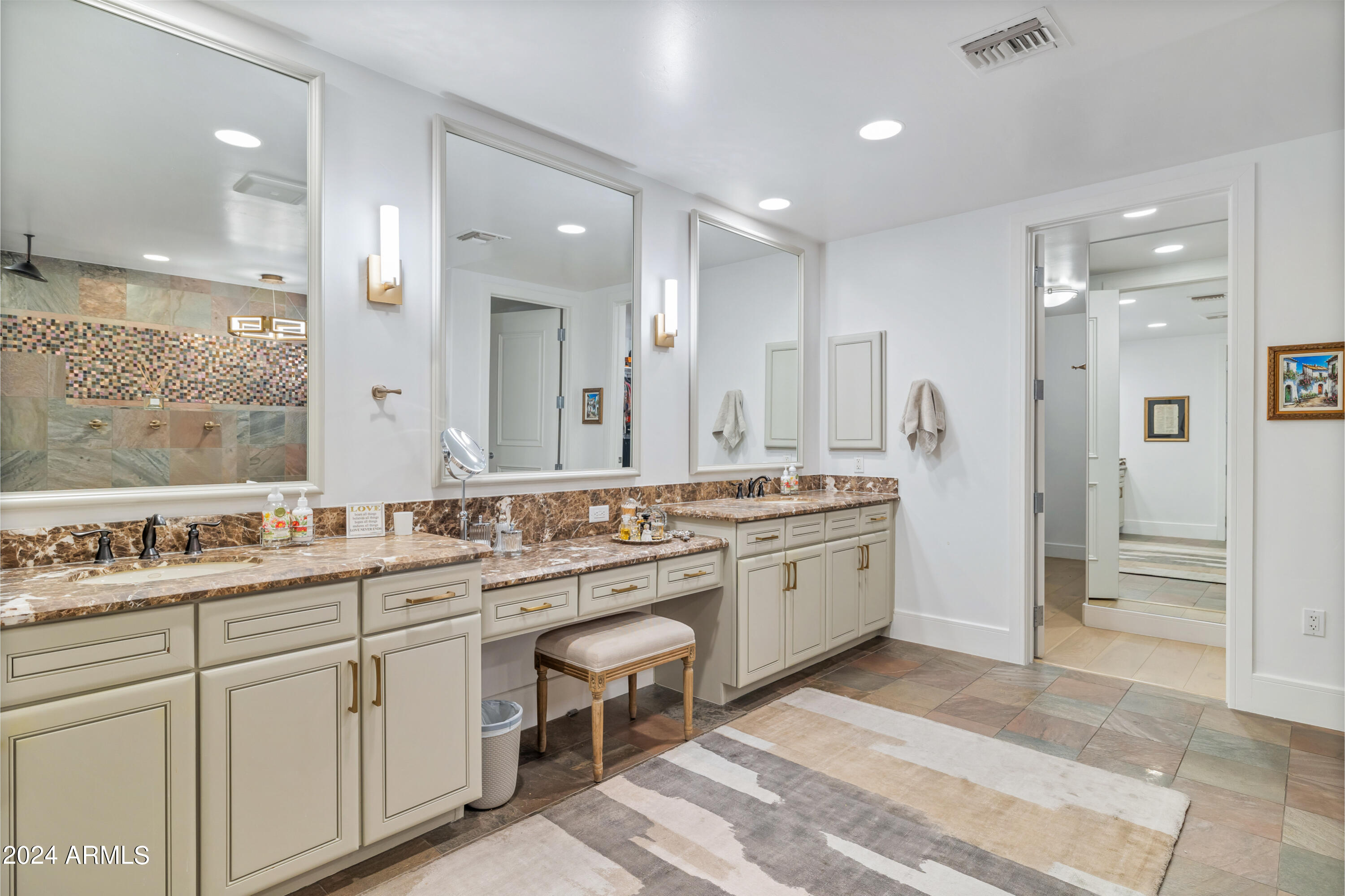 2211 East Camelback Road, Unit 705 Phoenix, AZ 85016 - Photo 22 of 45 Primary bath dressing