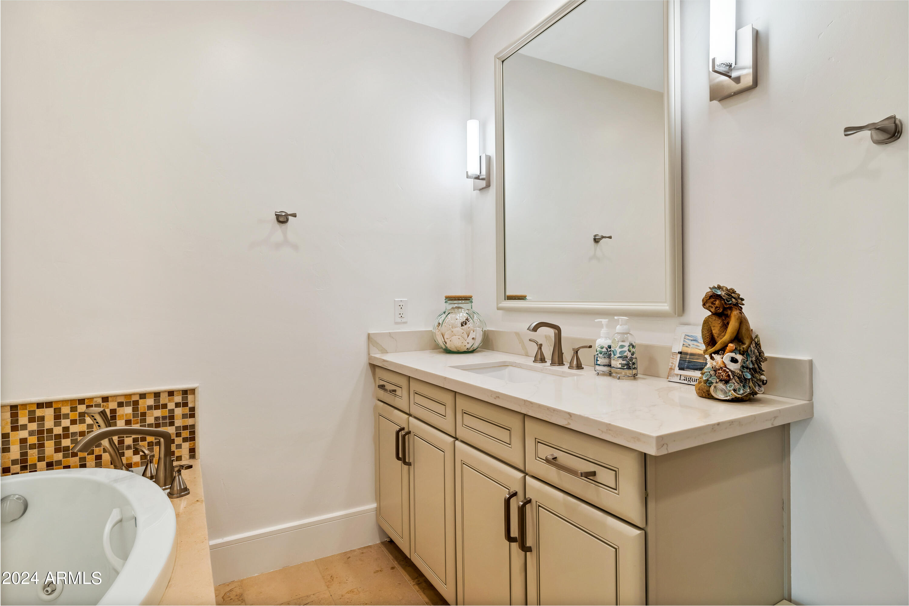 2211 East Camelback Road, Unit 705 Phoenix, AZ 85016 - Photo 26 of 45 Bath #2