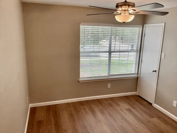 $1,895 | 325 Brown Street, Hutto, TX 78634