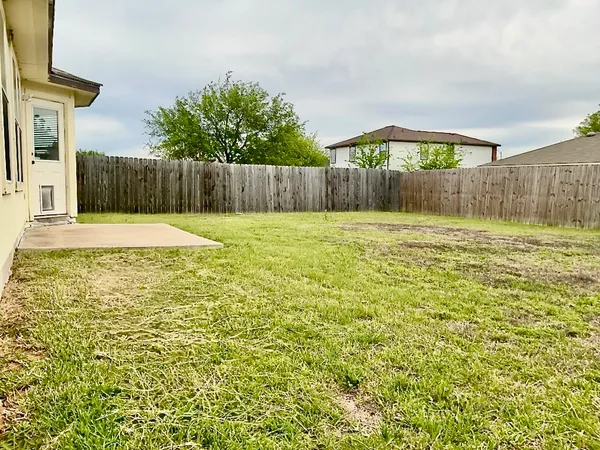 $1,895 | 325 Brown Street, Hutto, TX 78634
