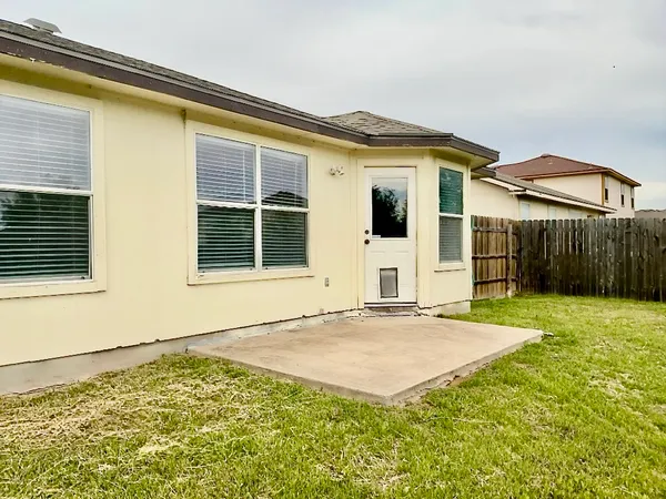 $1,895 | 325 Brown Street, Hutto, TX 78634