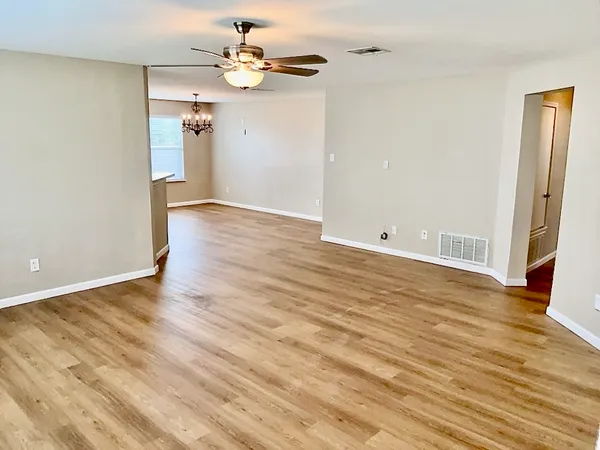 $1,895 | 325 Brown Street, Hutto, TX 78634