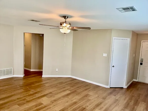 $1,895 | 325 Brown Street, Hutto, TX 78634