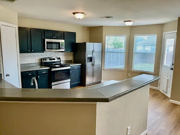 $1,895 | 325 Brown Street, Hutto, TX 78634