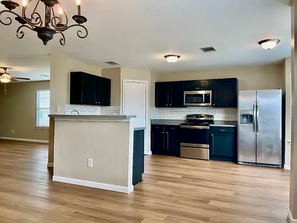$1,895 | 325 Brown Street, Hutto, TX 78634