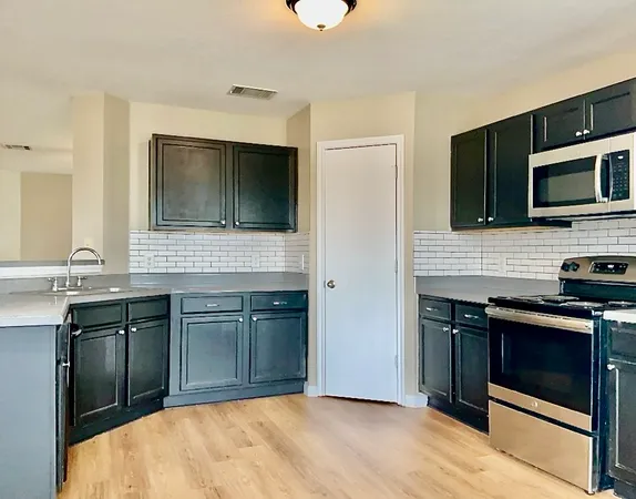 $1,895 | 325 Brown Street, Hutto, TX 78634