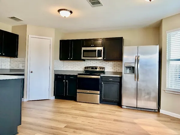 $1,895 | 325 Brown Street, Hutto, TX 78634