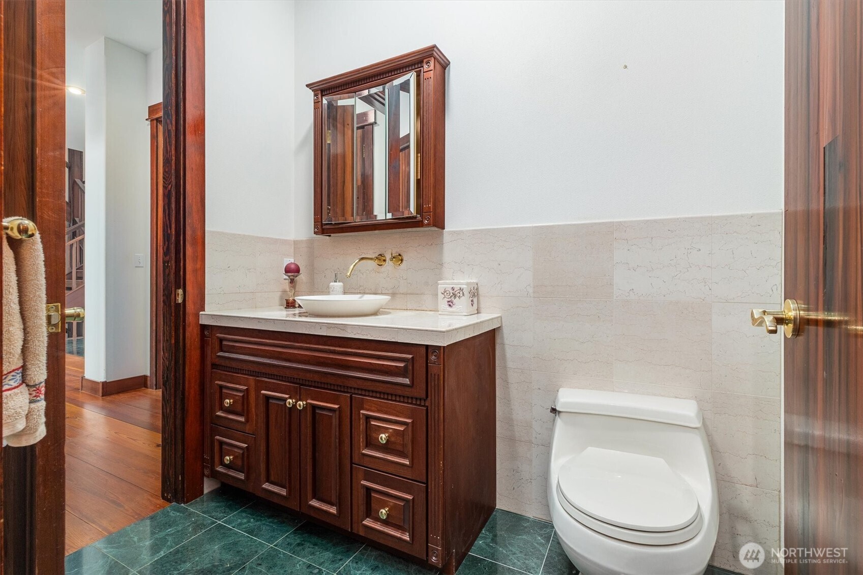 14405 Southwest Pohl Road Vashon, WA 98070 - Photo 15 of 40 Gallery Image 15