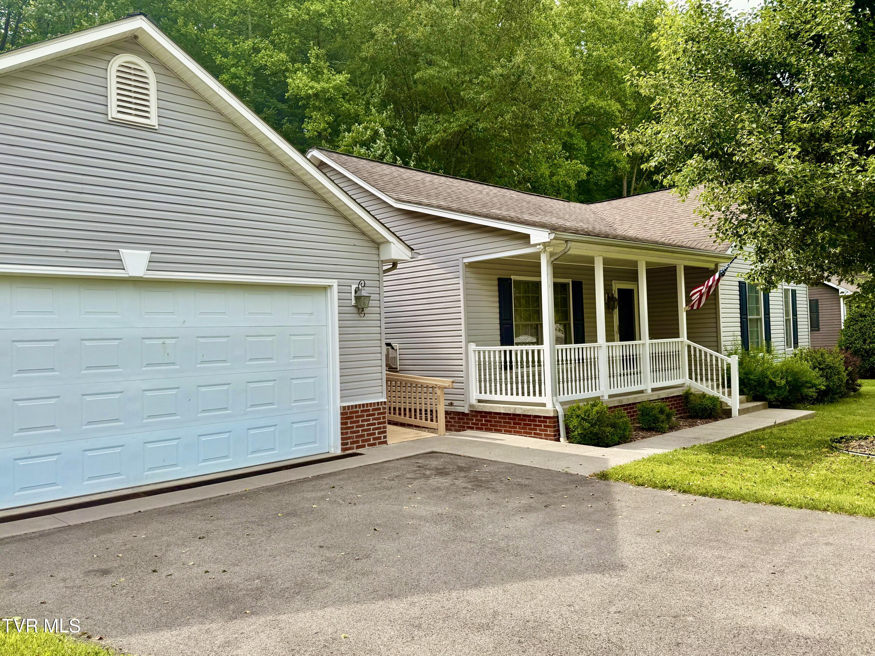 2251 Mountain Laurel Road Northeast Norton, VA 24273 - Photo 6 of 97 IMG_0607