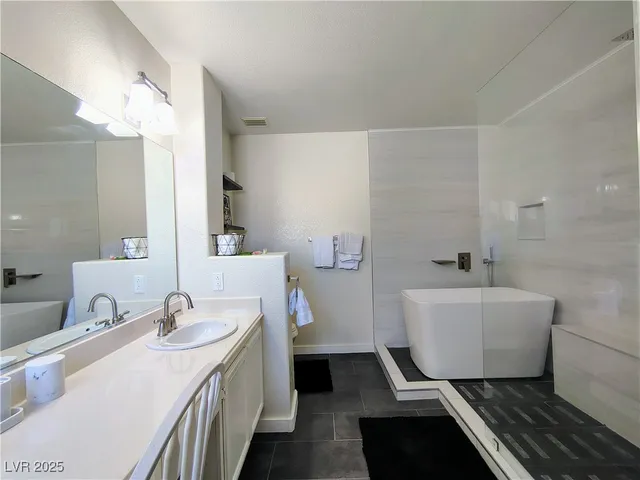 $3,300 | 4521 Palm Mesa Drive, Las Vegas, NV 89120