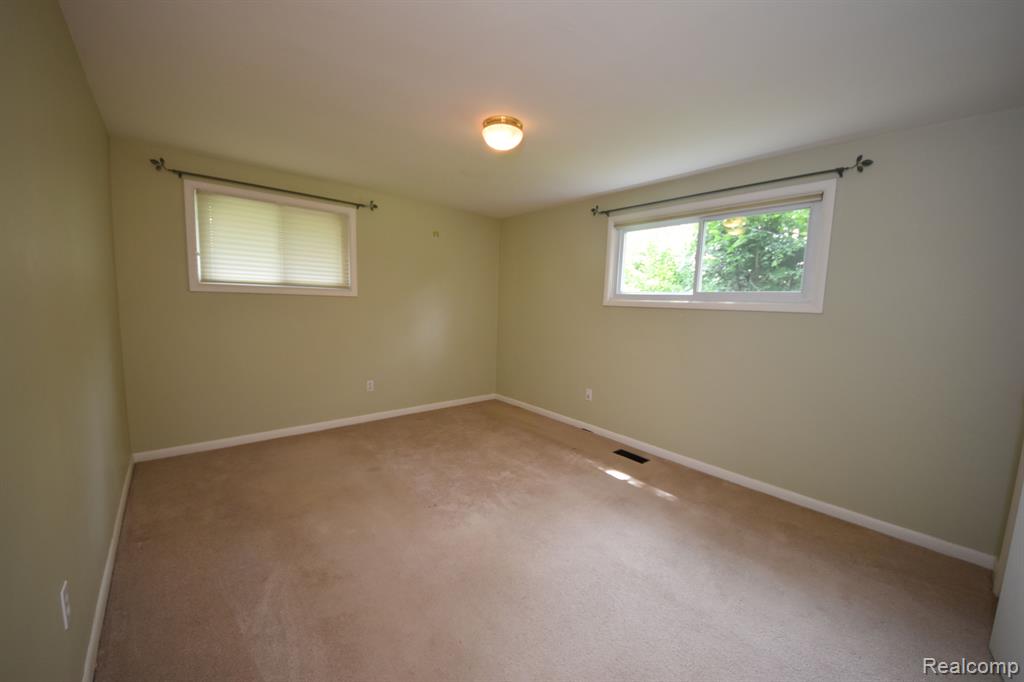 32743 Hearthstone Road Farmington Hills, MI 48334 - Photo 15 of 27