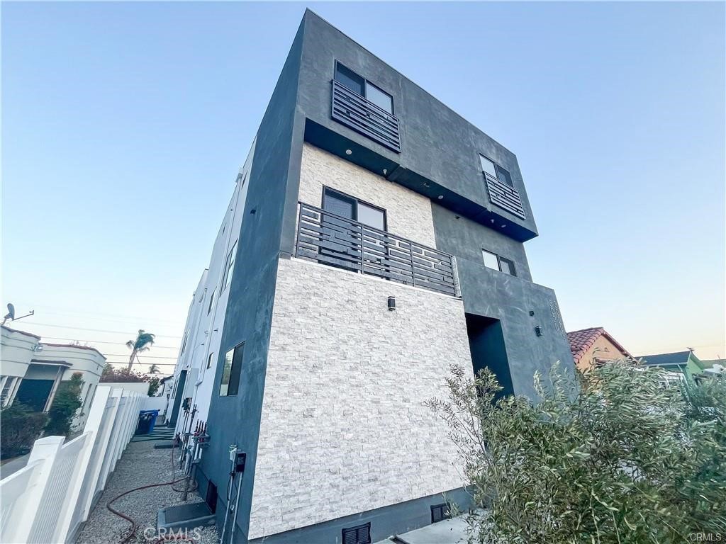 3022 1/2 Virginia Road Los Angeles, CA 90016 - Photo 17 of 18