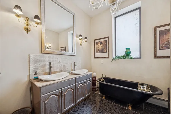 $1,200,000 | 3736 South Michigan Avenue, Chicago, IL 60653
