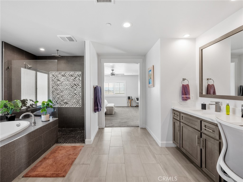 22427 Huasna Road Apple Valley, CA 92307 - Photo 19 of 39 a large bathroom with a tub sink and mirror