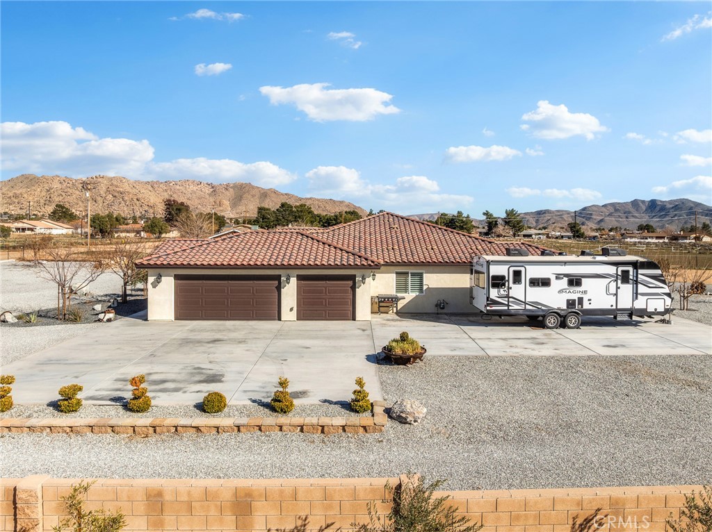 22427 Huasna Road Apple Valley, CA 92307 - Photo 39 of 39 a view of a terrace with city view