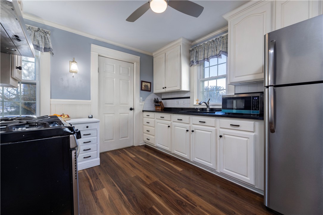 233 Palace Avenue Warwick, RI 02886 - Photo 14 of 42