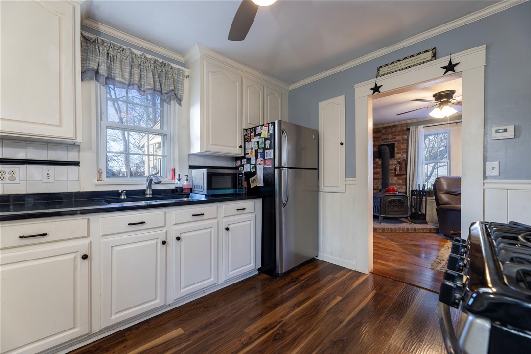 233 Palace Avenue Warwick, RI 02886 - Photo 15 of 42